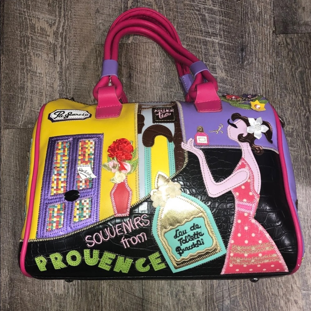 Unique purse 👛 💁🏻‍♀️